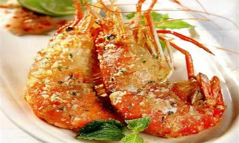 Học ngay cách làm tôm rang muối tiêu đậm đà lại hao cơm