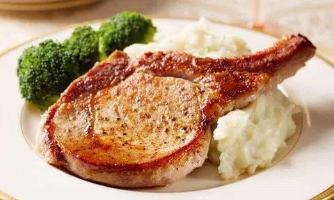 Cách làm sườn cốt lết chiên sả ớt đậm đà hương vị