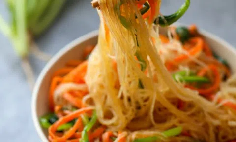 Cách làm miến trộn chay đơn giản, hấp dẫn cho ngày rằm tháng 7