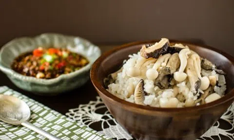 Cách nấu cơm nấm sốt thịt heo đậm đà, ngon cơm