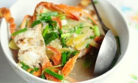 Canh ghẹ nấu khế dịu mát ngày cuối tuần