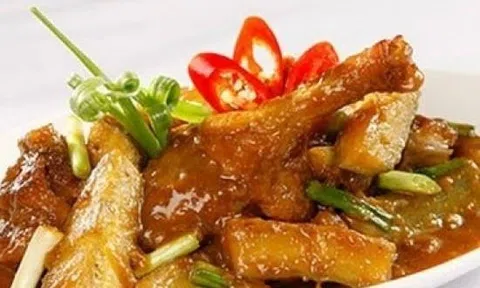 Lạ miệng với món vịt om chuối xanh dân dã lại giàu dinh dưỡng