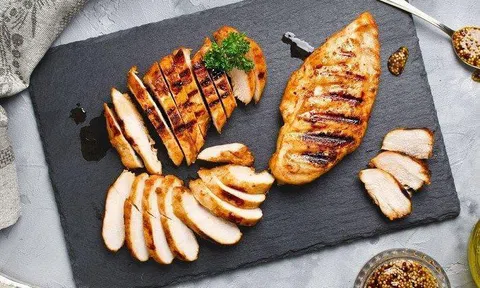Công thức làm món ức gà nướng kèm salad đổi vị cho cả nhà