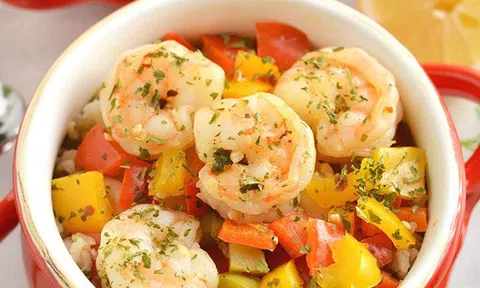 Món tôm xào ớt chuông đầy đủ dinh dưỡng đổi vị cho cả nhà