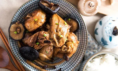 Đầu tuần đổi vị với món cánh gà hầm nấm thơm ngon bổ dưỡng
