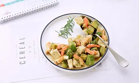 Salad bơ mix tôm đơn giản, thanh đạm cho người giảm cân