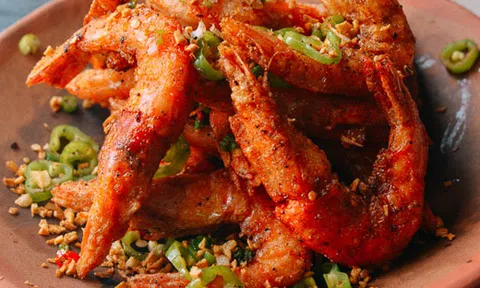 Cách làm tôm chiên muối tiêu hương vị đặc biệt