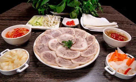 Mẹo luộc thịt chân giò không hôi, da giòn sần sật