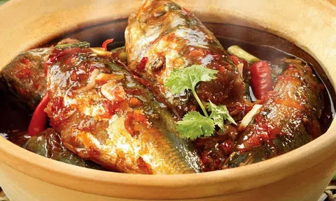 Cá nục sốt tỏi ớt: Món ngon tốn cơm ngày Đông