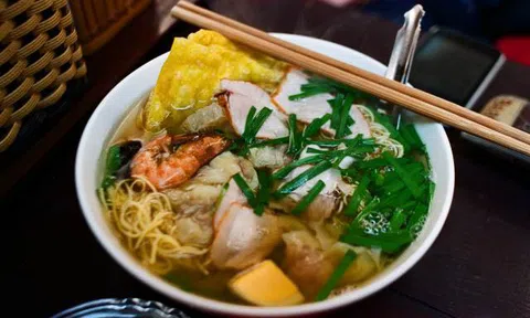 Cuối tuần nấu mì vằn thắn ngon hết ý chiêu đãi cả nhà