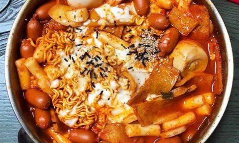 Thưởng thức lẩu Tokbokki chuẩn vị Hàn Quốc tại nhà