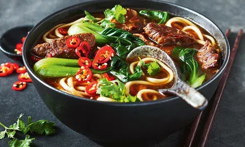 Tự làm mì bò Đài Loan nổi tiếng với nguyên liệu đơn giản