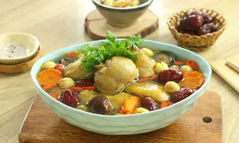 Cách làm gà hầm hạt sen đơn giản, bổ dưỡng