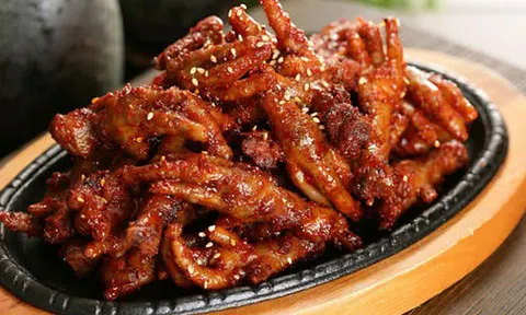 Chân gà om cay kiểu Hàn cay tê, đúng vị cho ngày se lạnh