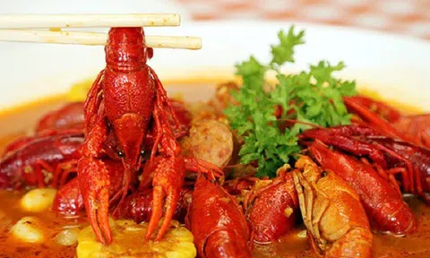 Mẹo nấu tôm hùm đất sốt cajun thơm ngon như nhà hàng