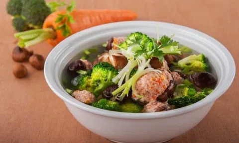 3 bước xong ngay canh mọc thập cẩm cho bữa cơm thêm ngon miệng