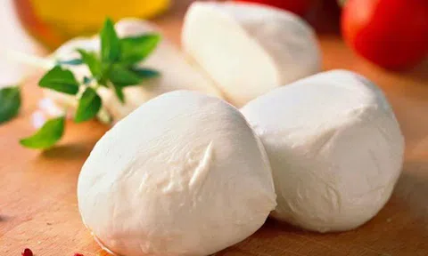 Cách làm phô mai Mozzarella chuẩn vị Ý