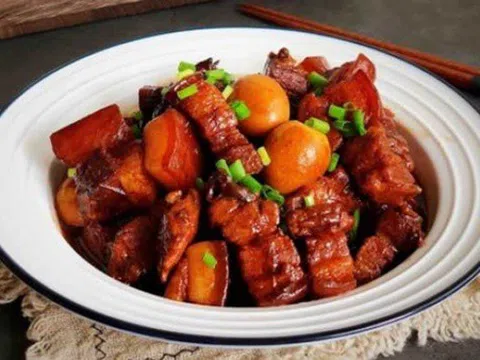 Mẹo làm thịt ba chỉ kho nước dừa ngon hoàn hảo