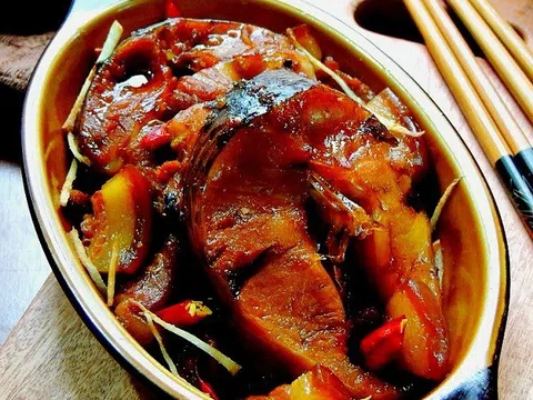 Cách làm món cá kho chuối xanh không tanh, thơm ngon tròn vị