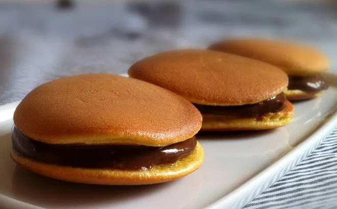 Cách làm bánh rán Doraemon Dorayaki thơm ngon