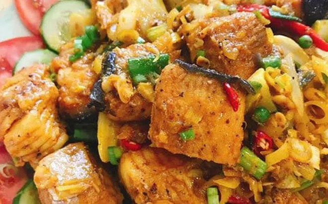 Tự tay vào bếp trổ tài làm cá đuối xào sả ớt ngon như ngoài hàng